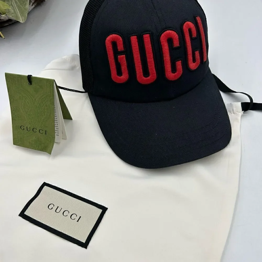 Unisex Gucci embroidered baseball cap size extra small adjustable made in Italy
